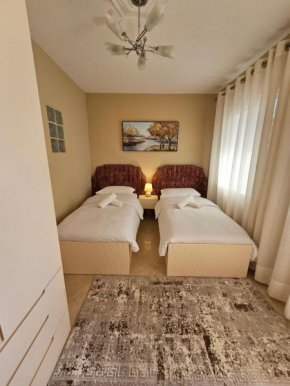 Linda's Guest House